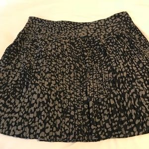 LOFT Pleated Skirt Black & Gray EUC Size 12